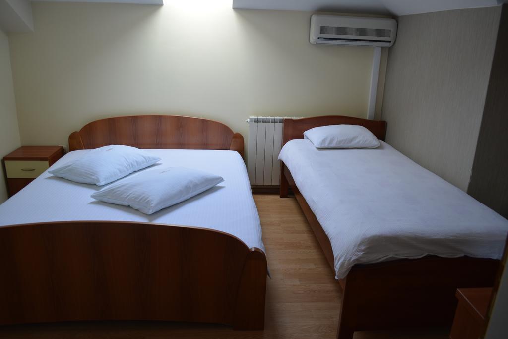 Motel Braca Lazic Биелина Екстериор снимка
